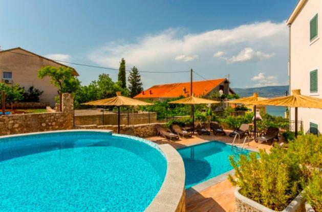 Seaesta Apartment Pool And Beach Slatine Esterno foto