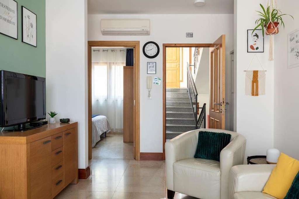 Seaesta Apartment Pool And Beach Slatine Esterno foto