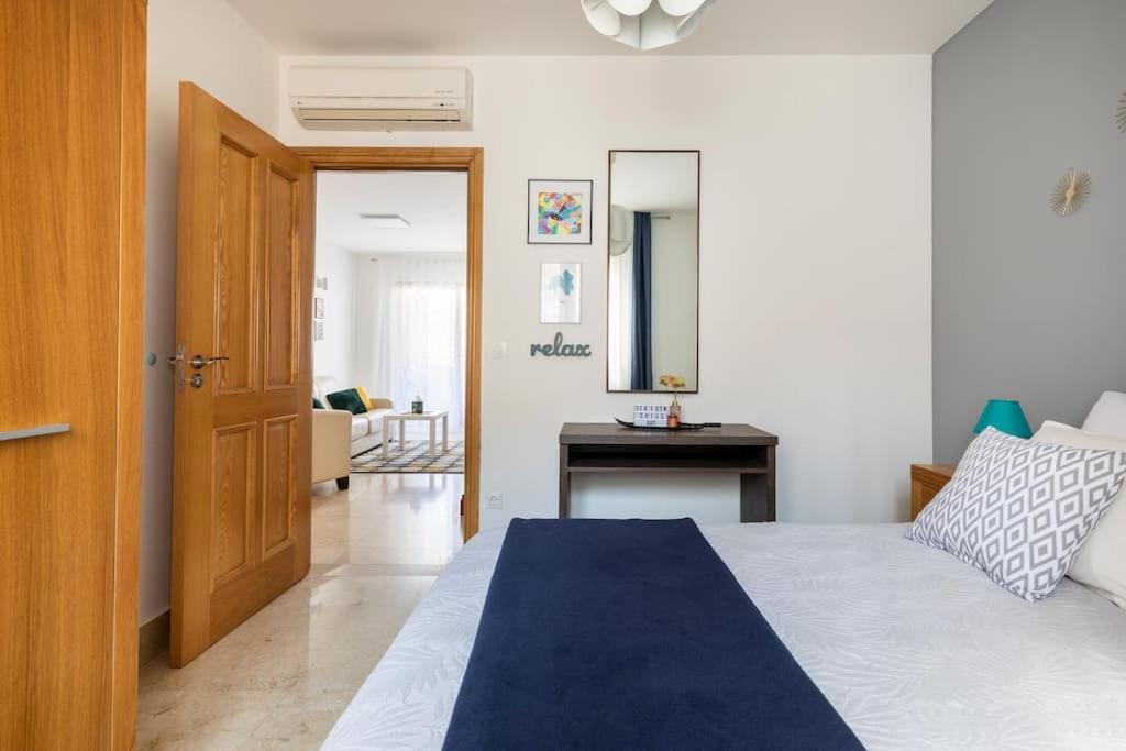 Seaesta Apartment Pool And Beach Slatine Esterno foto
